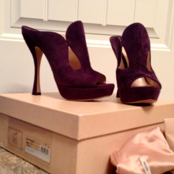 NIB Prada Suede Deep Purple Heels Sz 39 - Picture 6 of 7